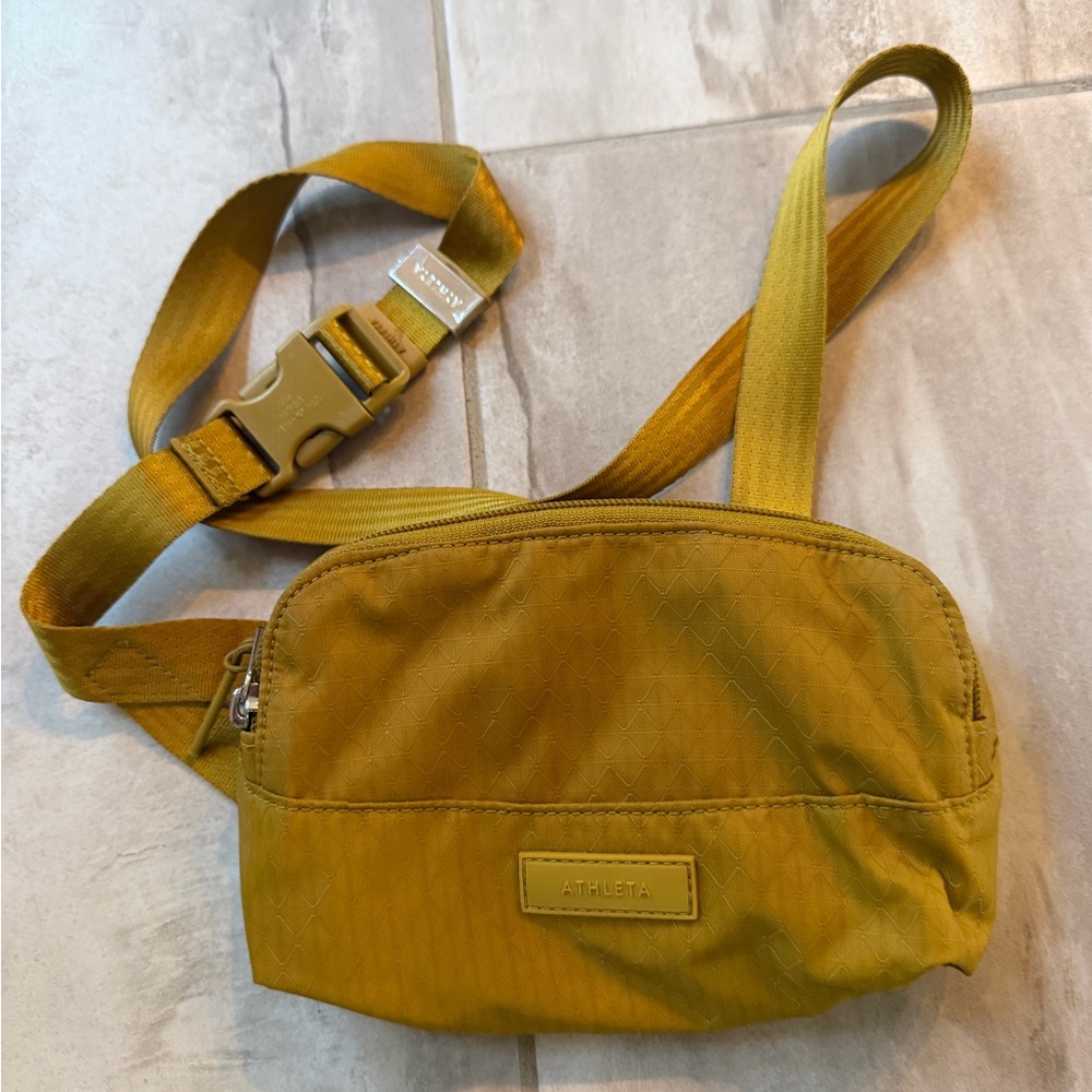 Athleta Excursion Crossbody Belt Bag